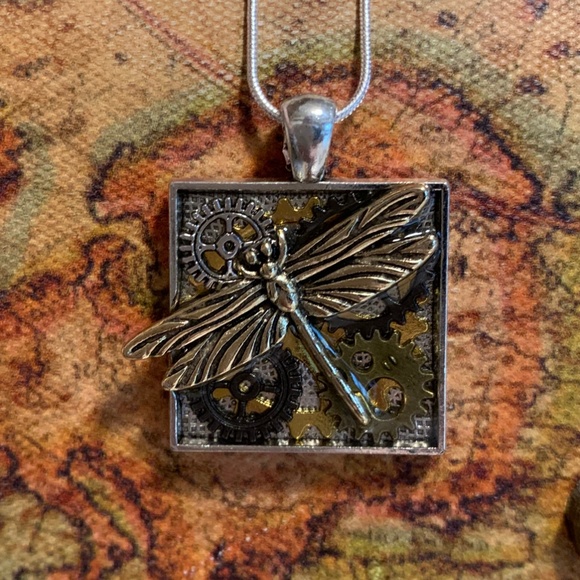 Twinsdesign Jewelry - 3D Dragonfly Gears Necklace 22' Chain NWOT